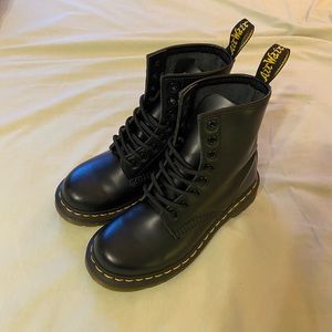 Dr Martens Black boots SOLD